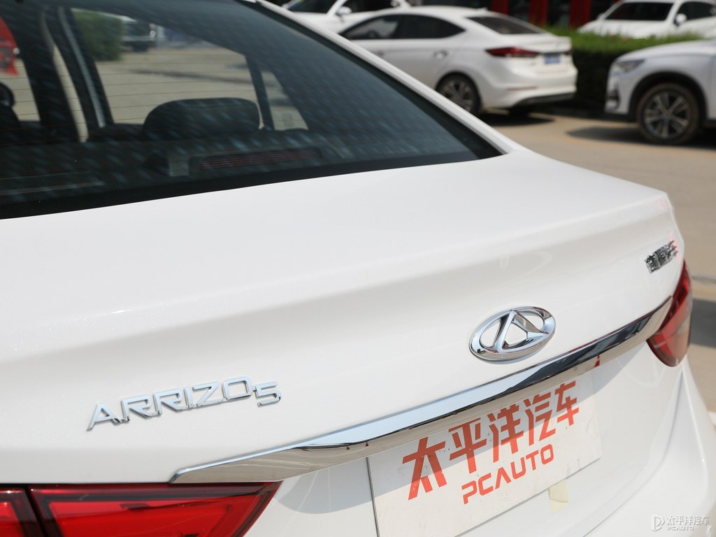 皓月白艾瑞澤5車尾外觀圖片