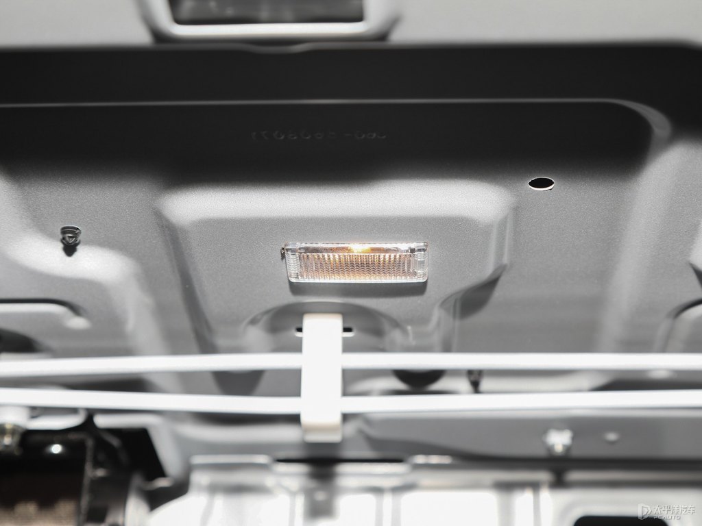 皓月白艾瑞澤5后備廂空間圖片