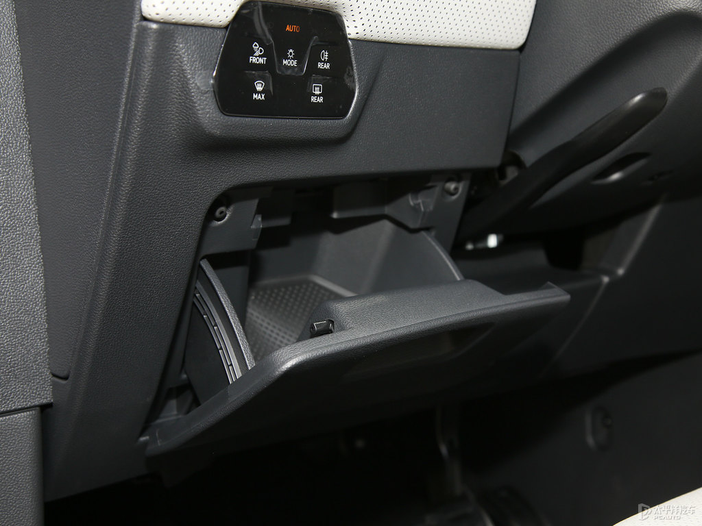 月石灰途昂X車廂內(nèi)飾圖片
