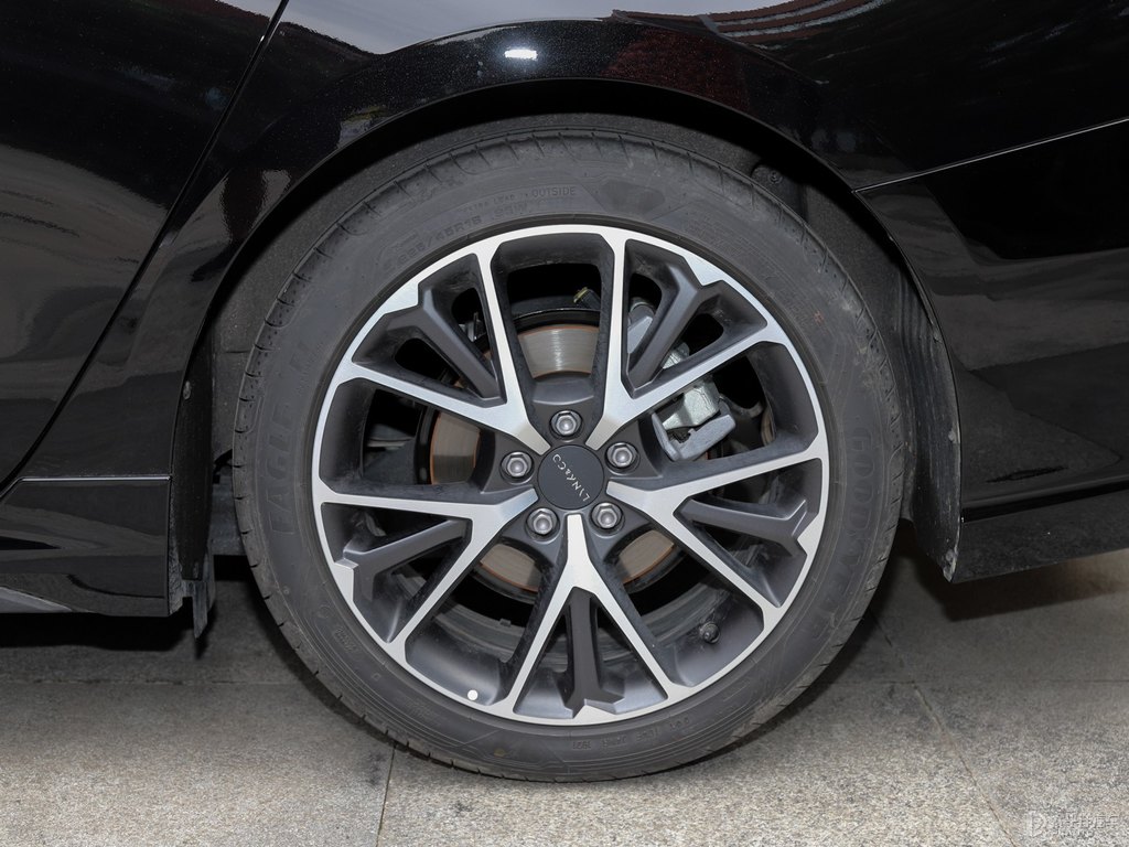 黑領(lǐng)克03車身外觀圖片