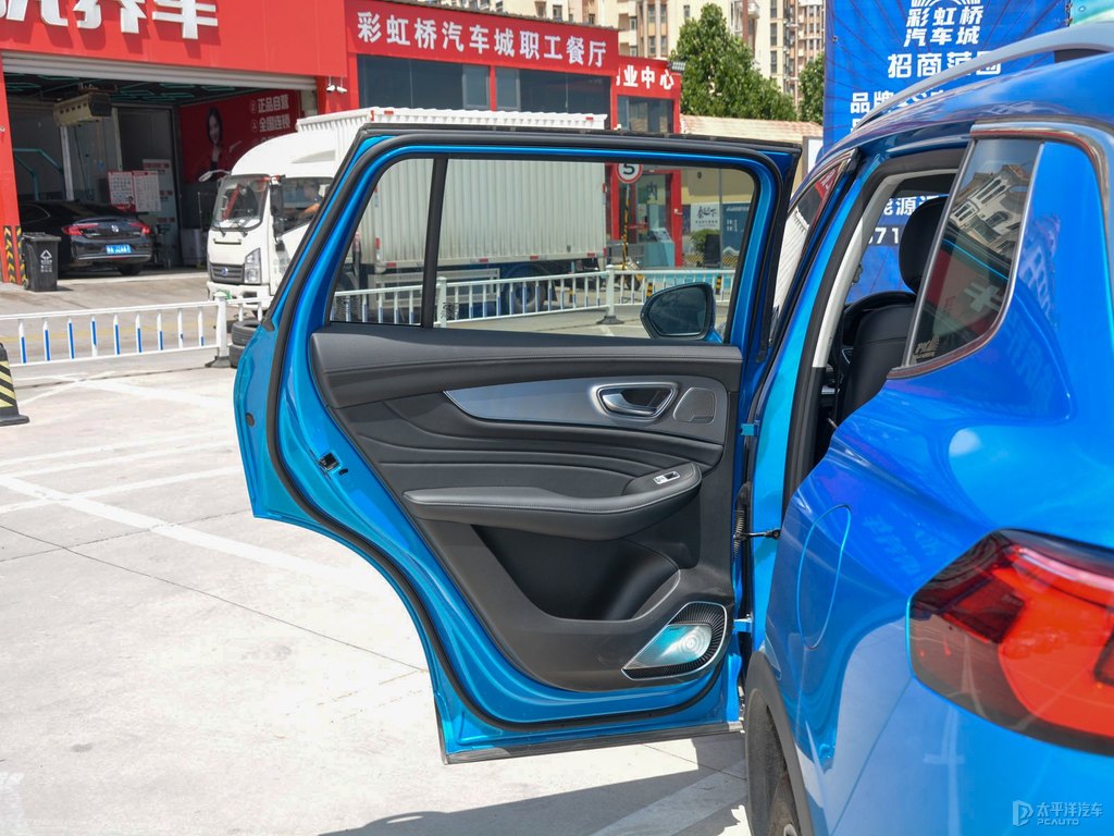 極智藍(lán)榮威RX5 MAX車廂內(nèi)飾圖片