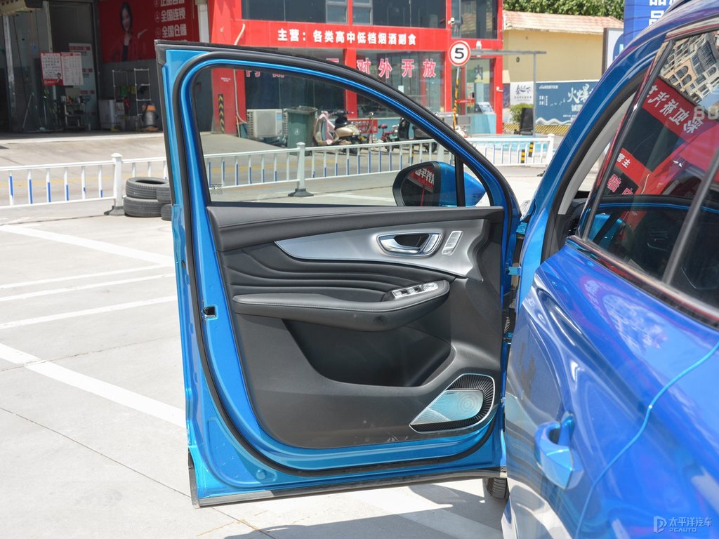 極智藍榮威RX5 MAX車廂內飾圖片