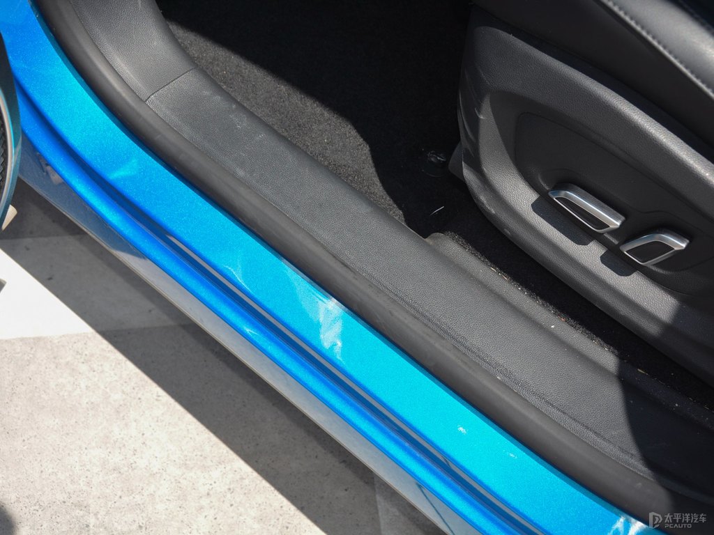極智藍(lán)榮威RX5 MAX車廂內(nèi)飾圖片