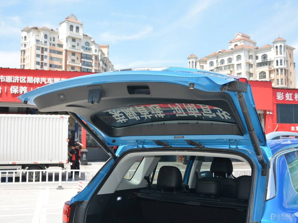 極智藍(lán)榮威RX5 MAX后備廂空間圖片