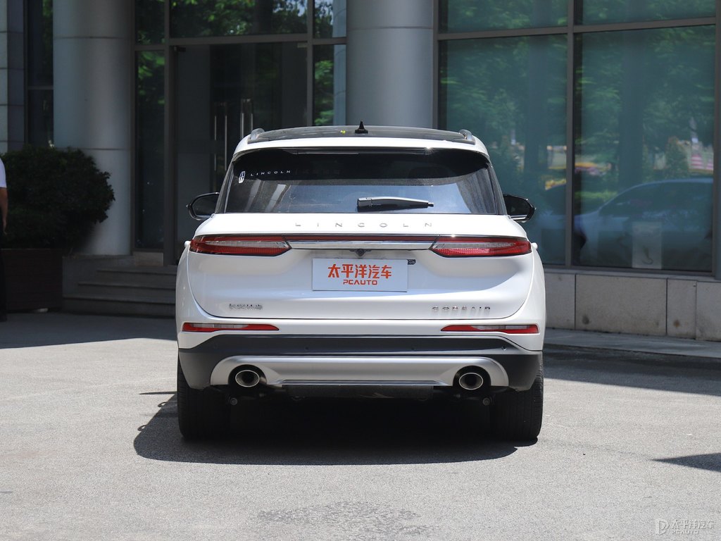 鉑鉆白冒險(xiǎn)家整車外觀外觀圖片