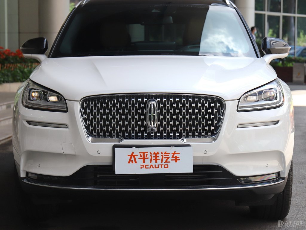 鉑鉆白冒險家車頭外觀圖片