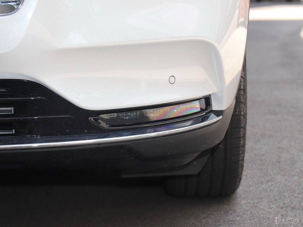 鉑鉆白冒險(xiǎn)家車頭外觀圖片