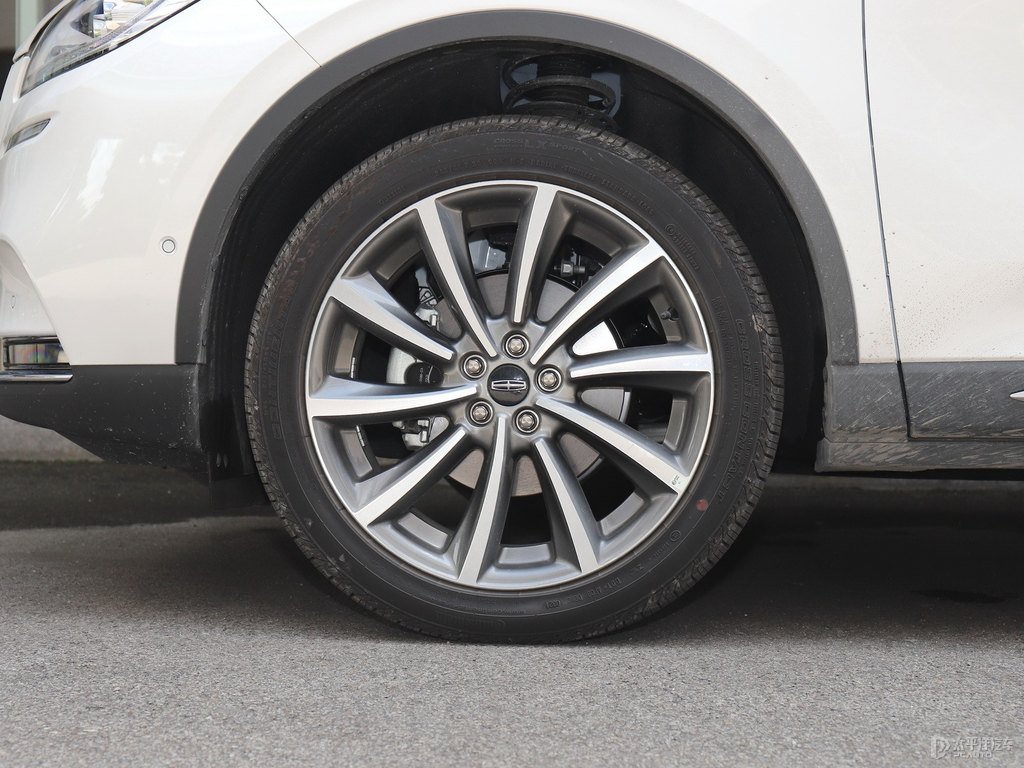 鉑鉆白冒險(xiǎn)家車身外觀圖片