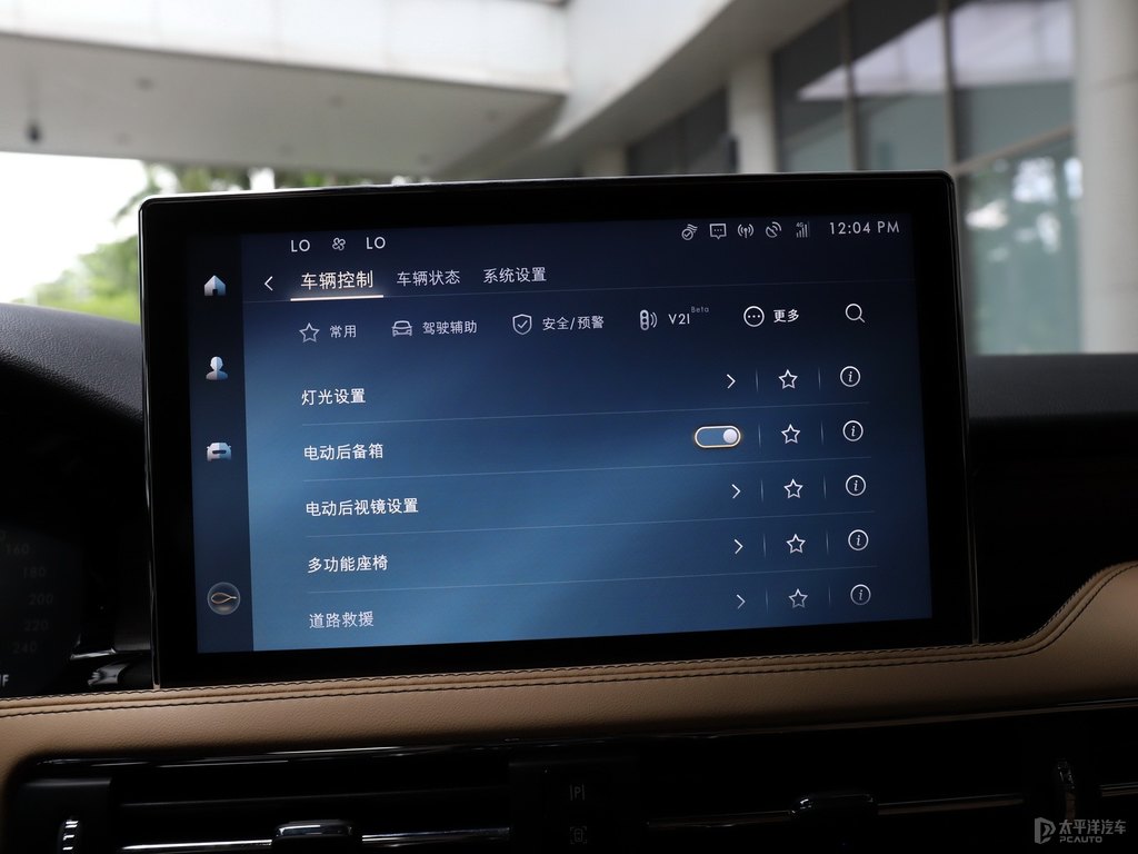 鉑鉆白冒險家中控內(nèi)飾圖片