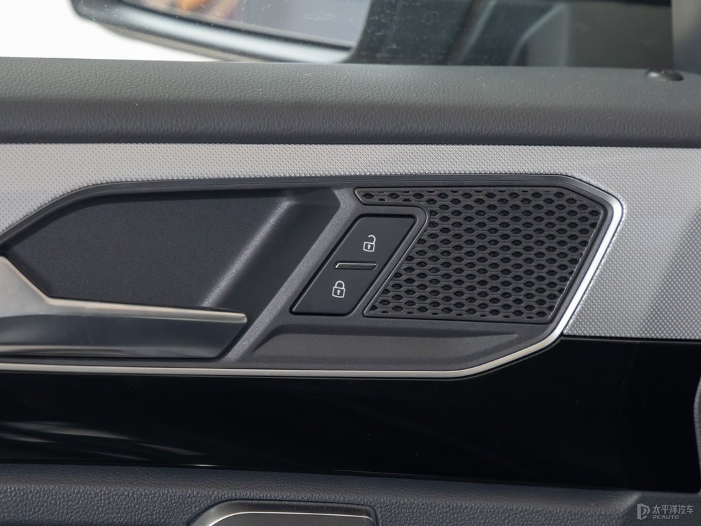 錳石黑探岳車廂內(nèi)飾圖片