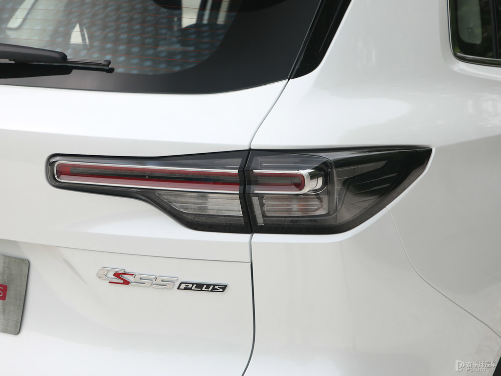 月光白長安CS55PLUS車尾外觀圖片