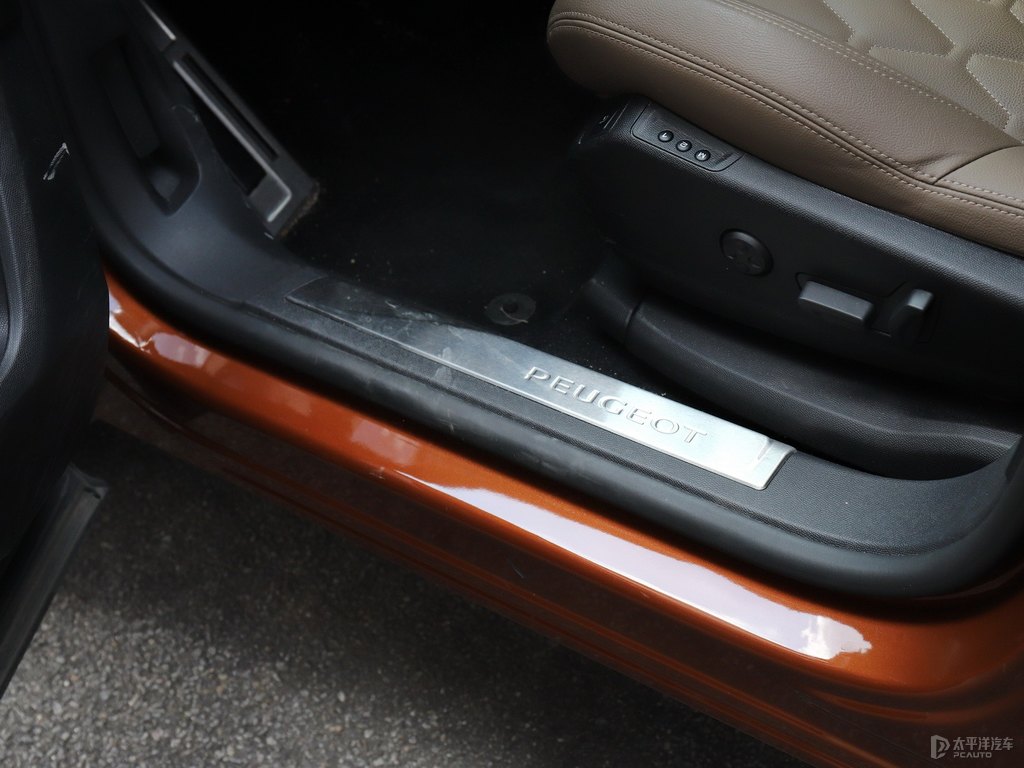 金沙銅標(biāo)致5008車廂內(nèi)飾圖片