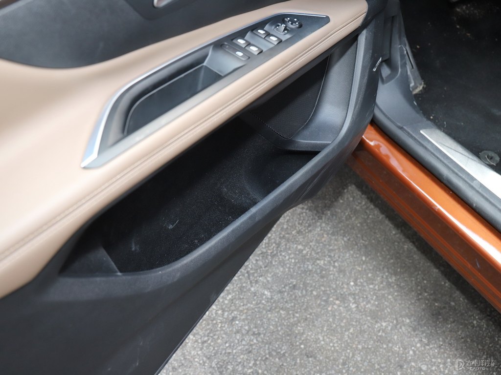 金沙銅標(biāo)致5008車廂內(nèi)飾圖片