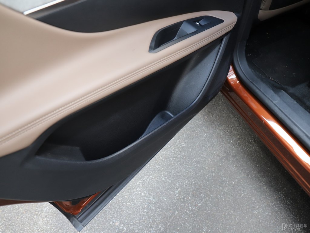 金沙銅標(biāo)致5008車廂內(nèi)飾圖片