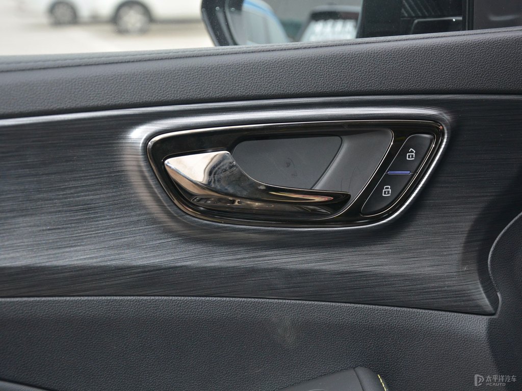寰宇灰榮威RX5車廂內(nèi)飾圖片
