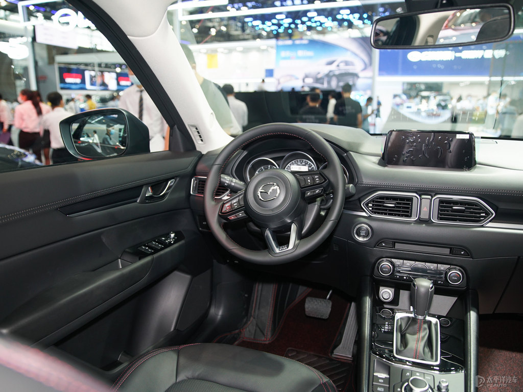 鉑鋼灰馬自達(dá)CX-5中控內(nèi)飾圖片