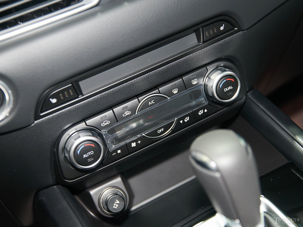 鉑鋼灰馬自達(dá)CX-5中控內(nèi)飾圖片