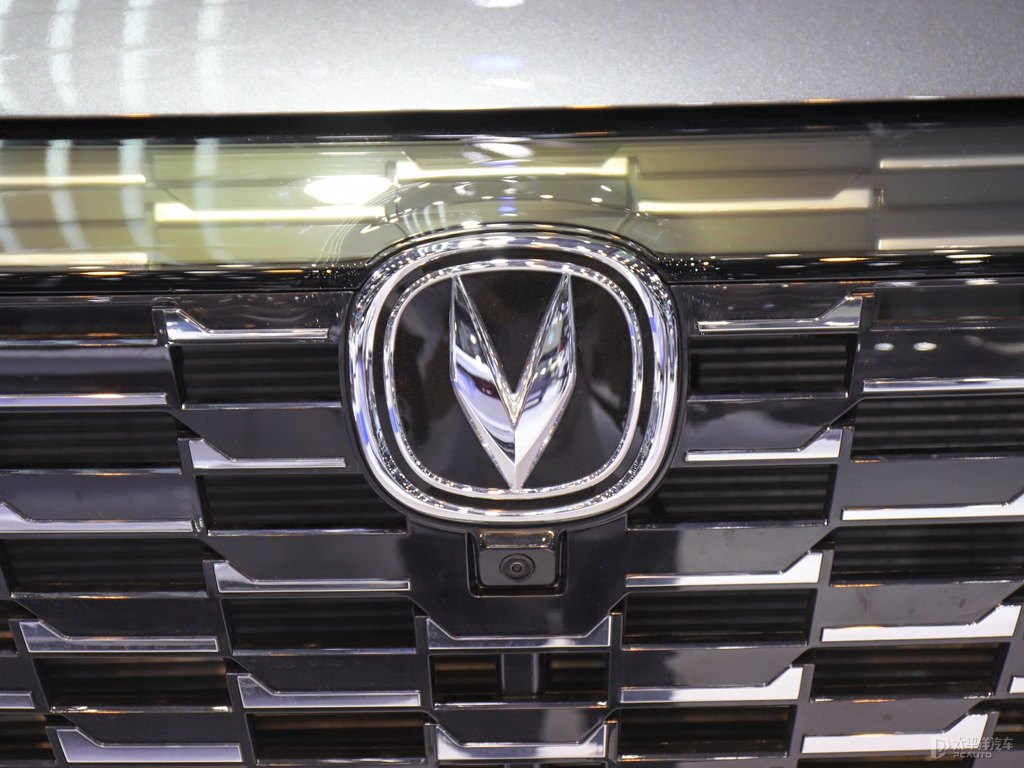 炫影灰長(zhǎng)安CS55PLUS車頭外觀圖片