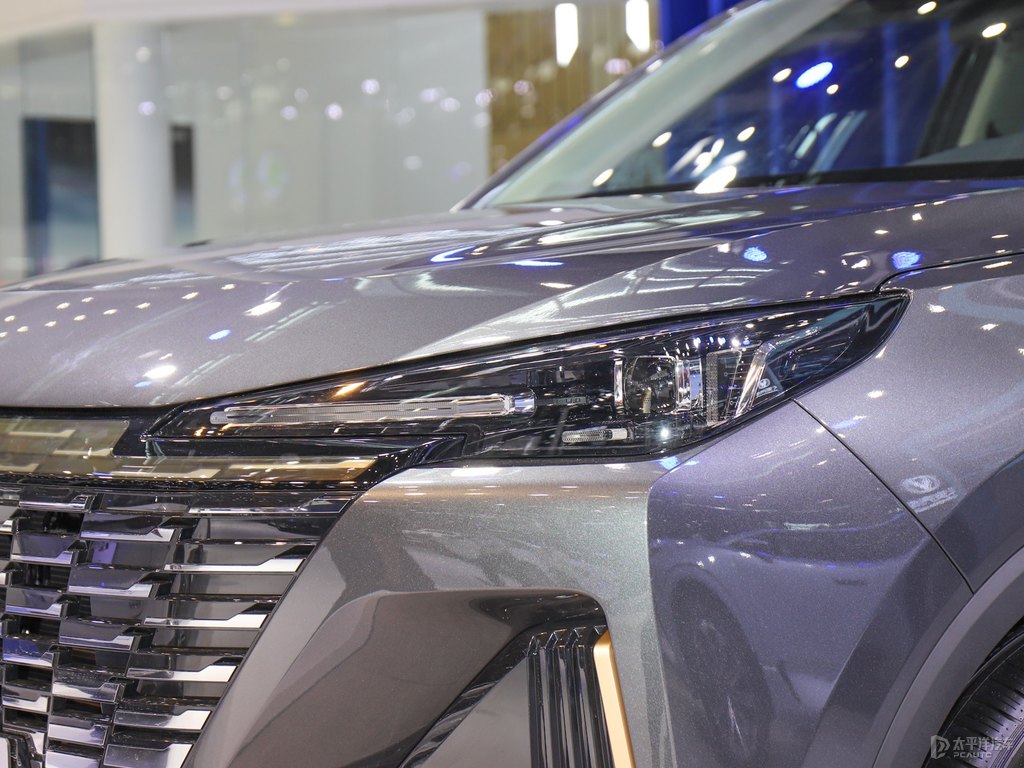炫影灰長(zhǎng)安CS55PLUS車頭外觀圖片