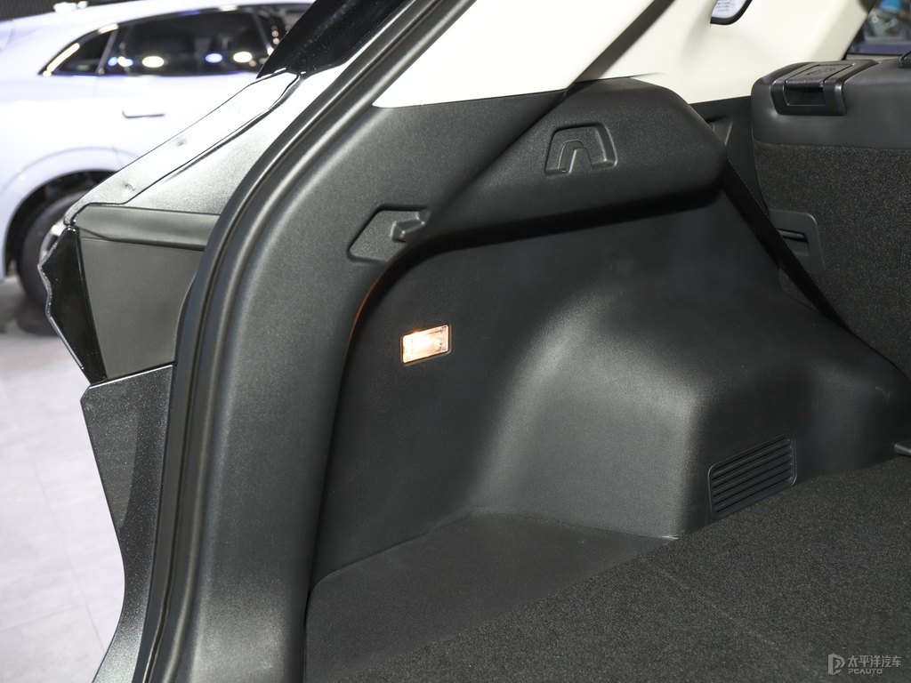 炫影灰長(zhǎng)安CS55PLUS后備廂空間圖片