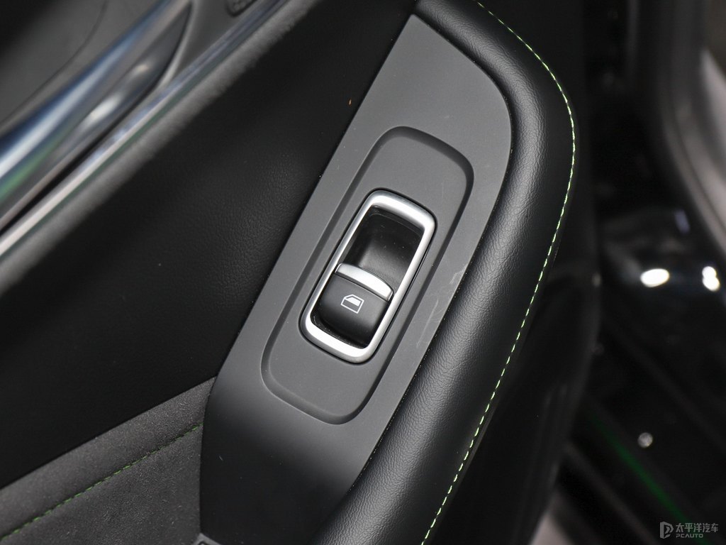 名爵6新能源車廂內(nèi)飾圖片