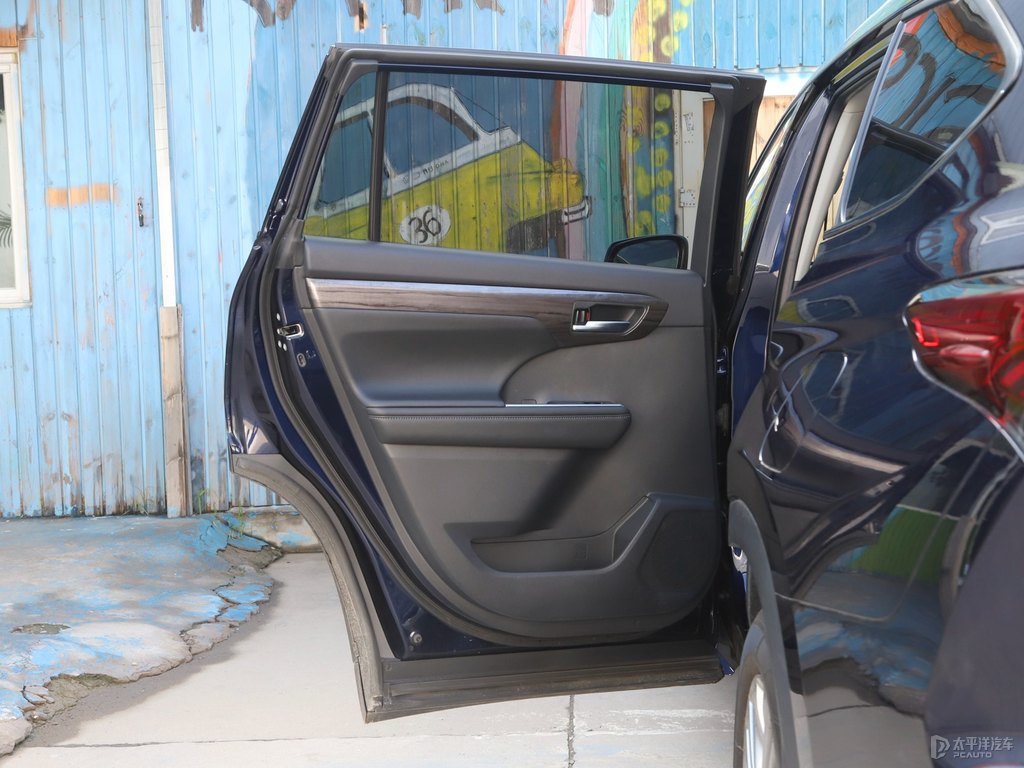 寶石藍(lán)漢蘭達(dá)車廂內(nèi)飾圖片