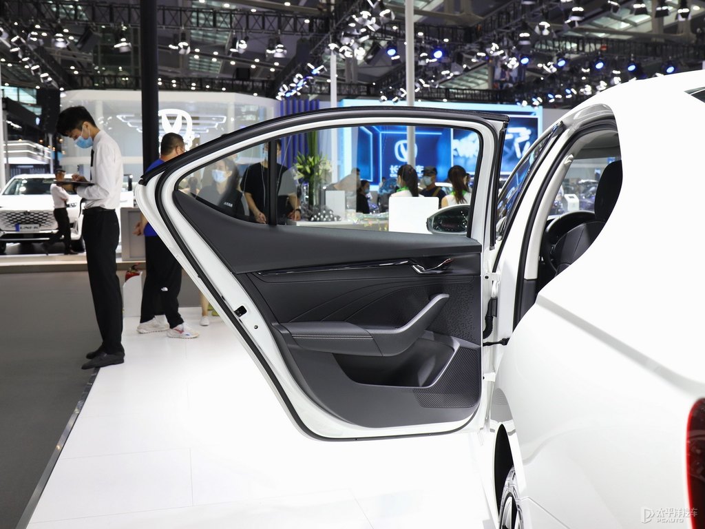 納米白明銳車廂內(nèi)飾圖片