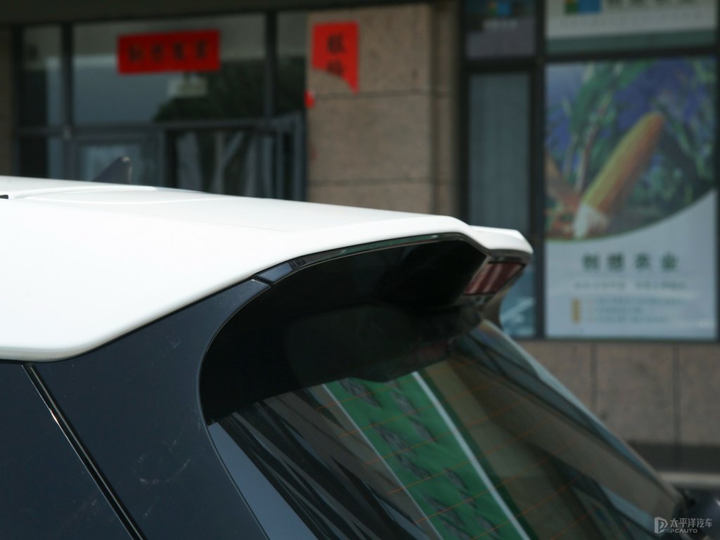 象牙白傳祺GS3車尾外觀圖片