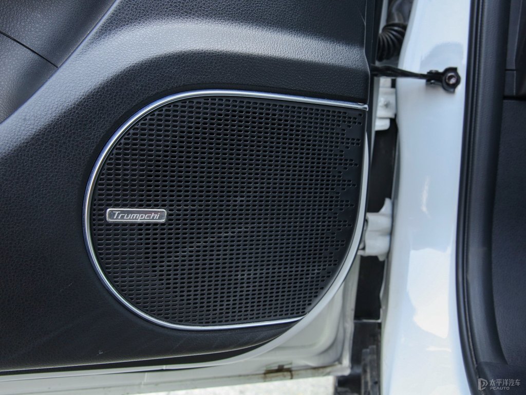 象牙白傳祺GS3車(chē)廂內(nèi)飾圖片