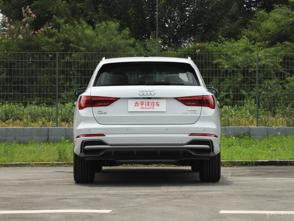 冰川白奧迪Q3整車外觀外觀圖片
