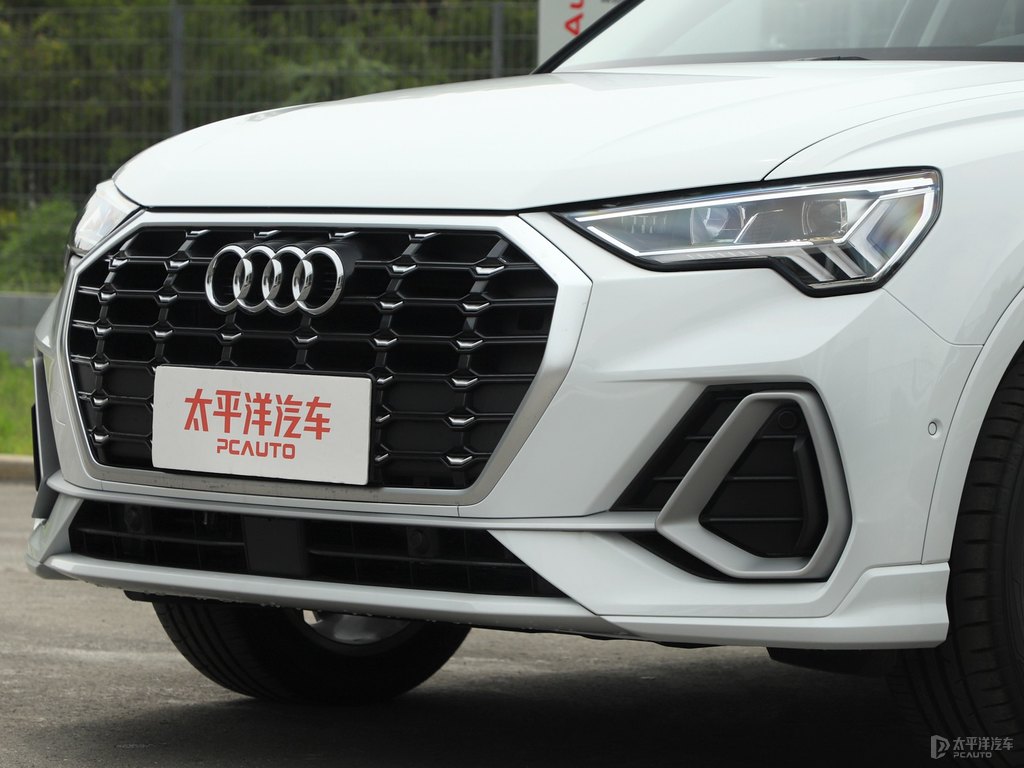 冰川白奧迪Q3車頭外觀圖片