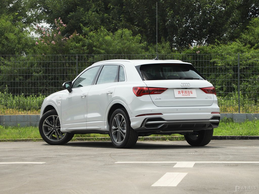 冰川白奧迪Q3整車外觀外觀圖片