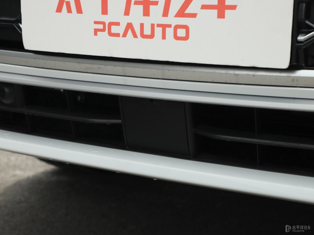 冰川白奧迪Q3車頭外觀圖片