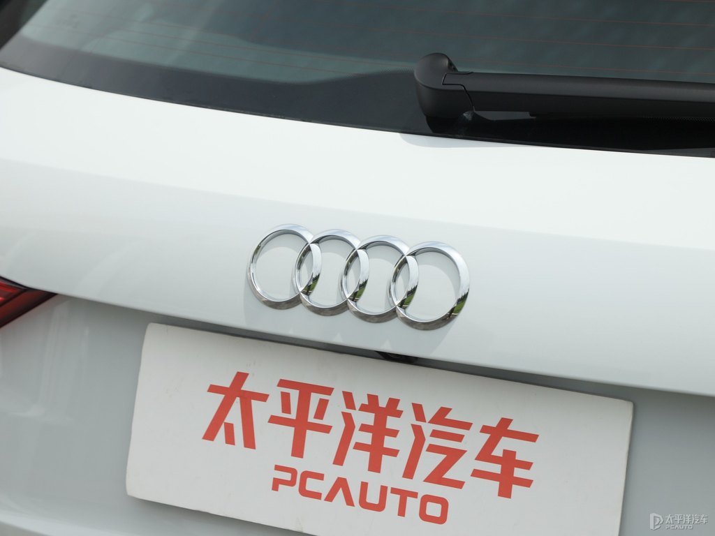 冰川白奧迪Q3車尾外觀圖片
