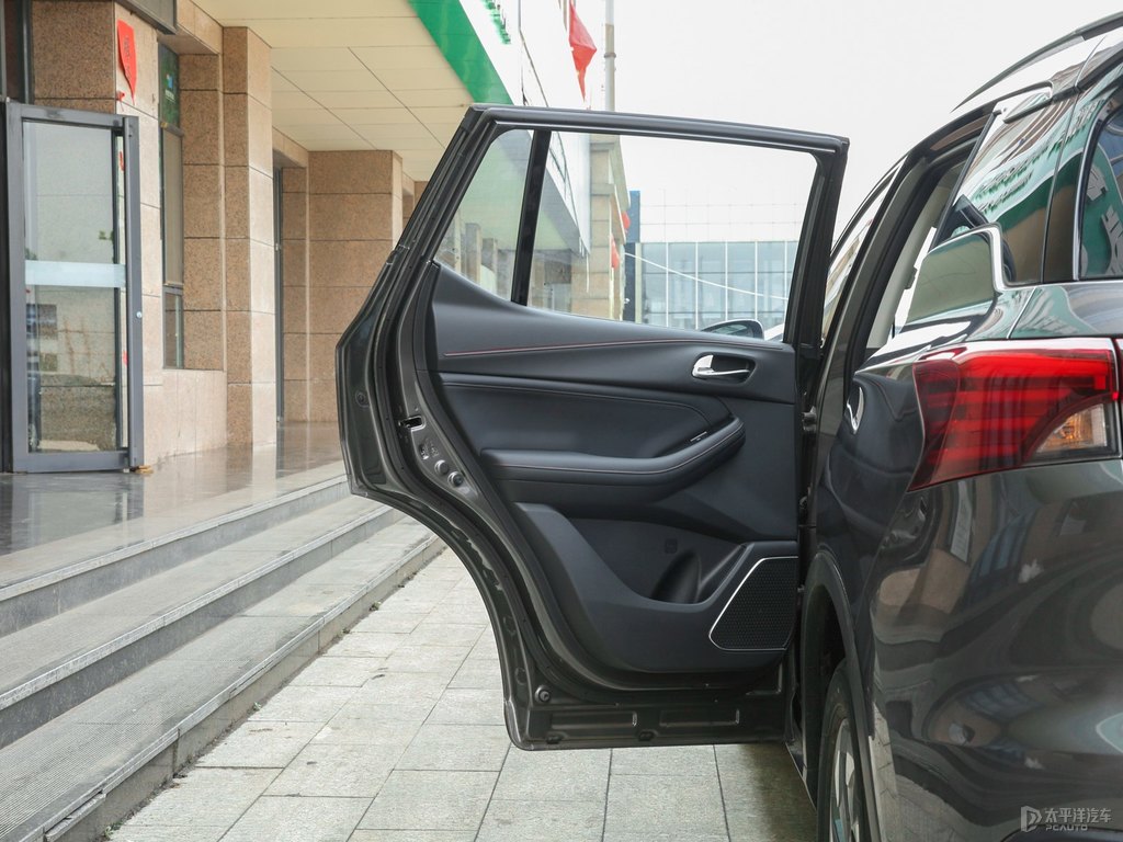 貝尼塔灰傳祺GS4車廂內(nèi)飾圖片