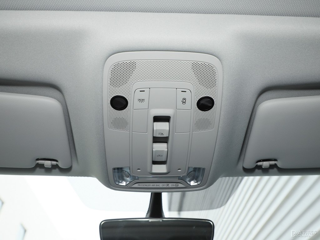 冰川白奧迪Q3車(chē)廂內(nèi)飾圖片