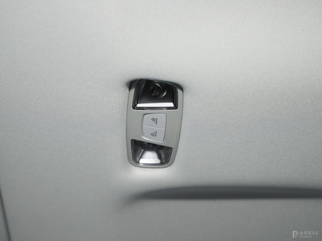 冰川白奧迪Q3車廂內(nèi)飾圖片