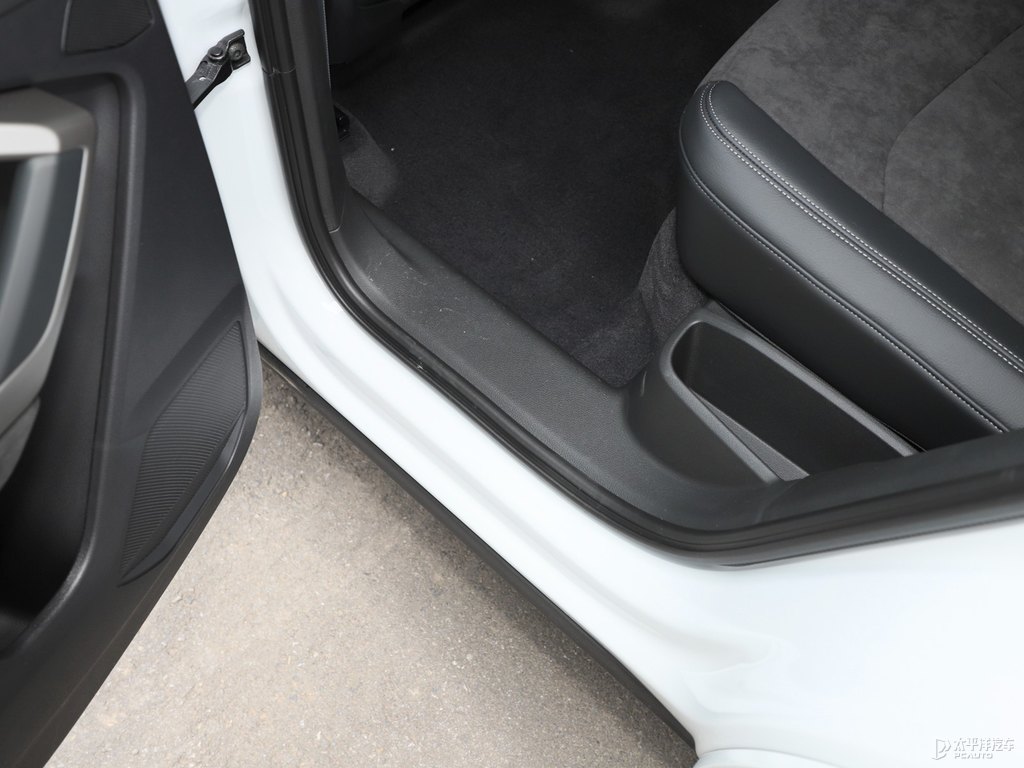 冰川白奧迪Q3車廂內(nèi)飾圖片