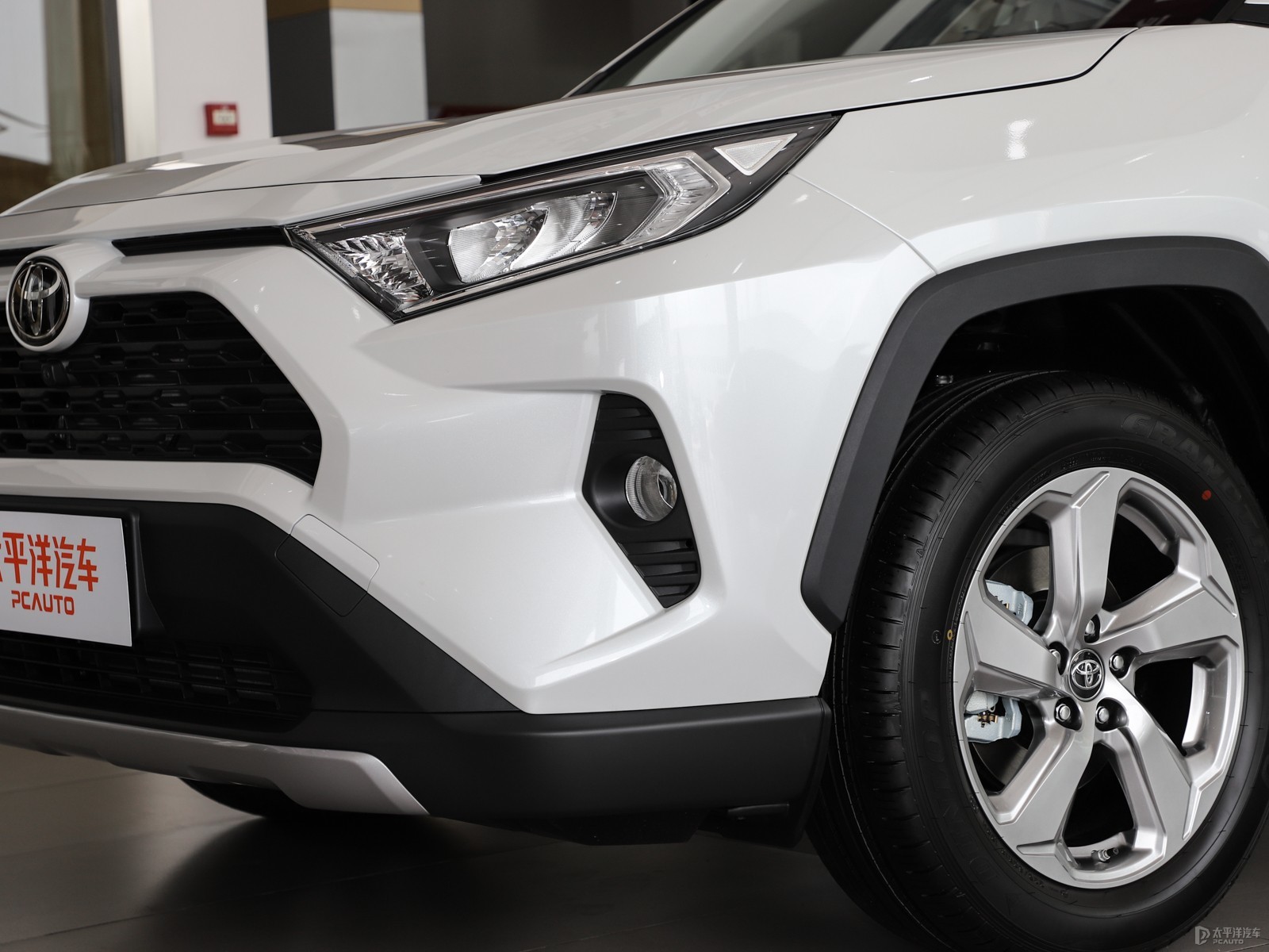 RAV4榮放外觀高清大圖