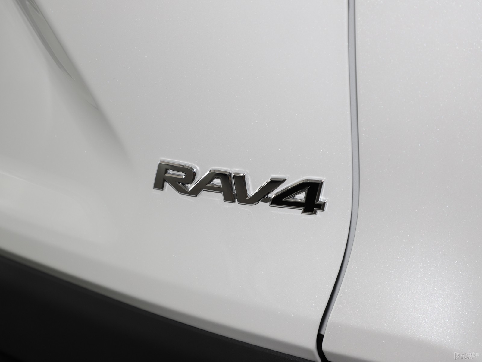 RAV4榮放外觀高清大圖