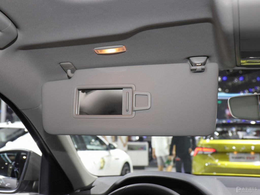 星夜灰柯迪亞克車廂內(nèi)飾圖片