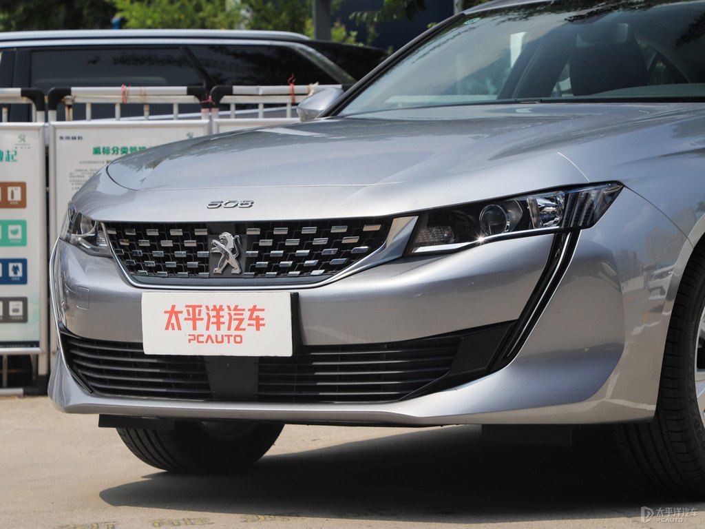銀翼灰標致508車頭外觀圖片