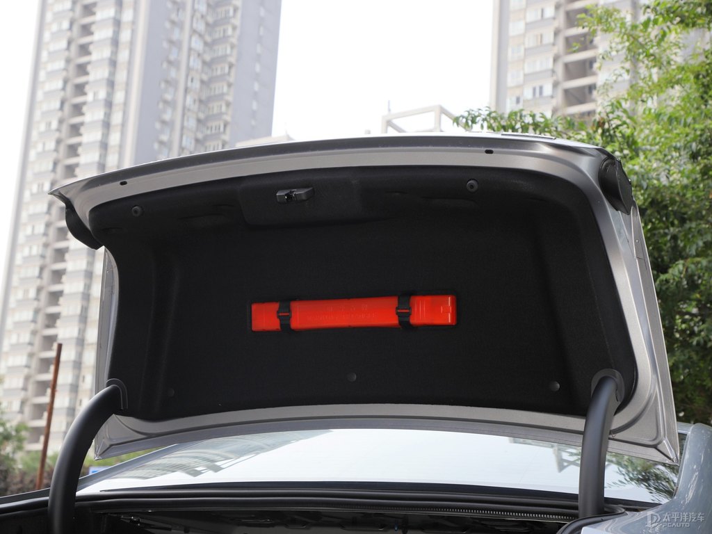 銀翼灰標(biāo)致508后備廂空間圖片