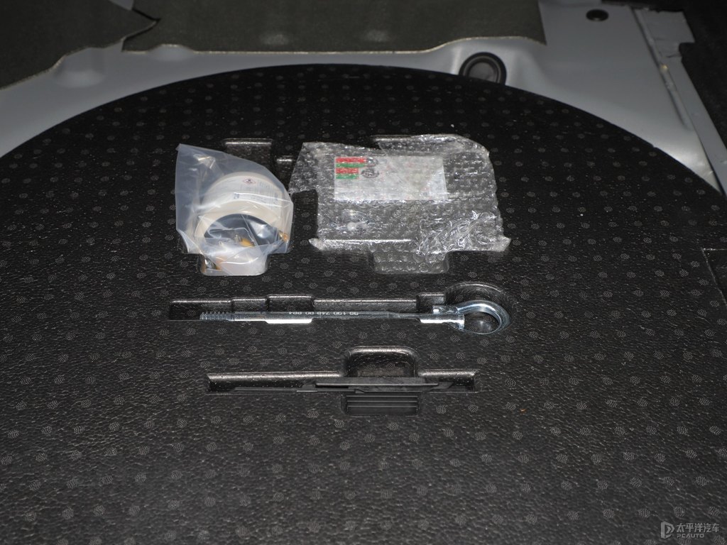銀翼灰標致508后備廂空間圖片