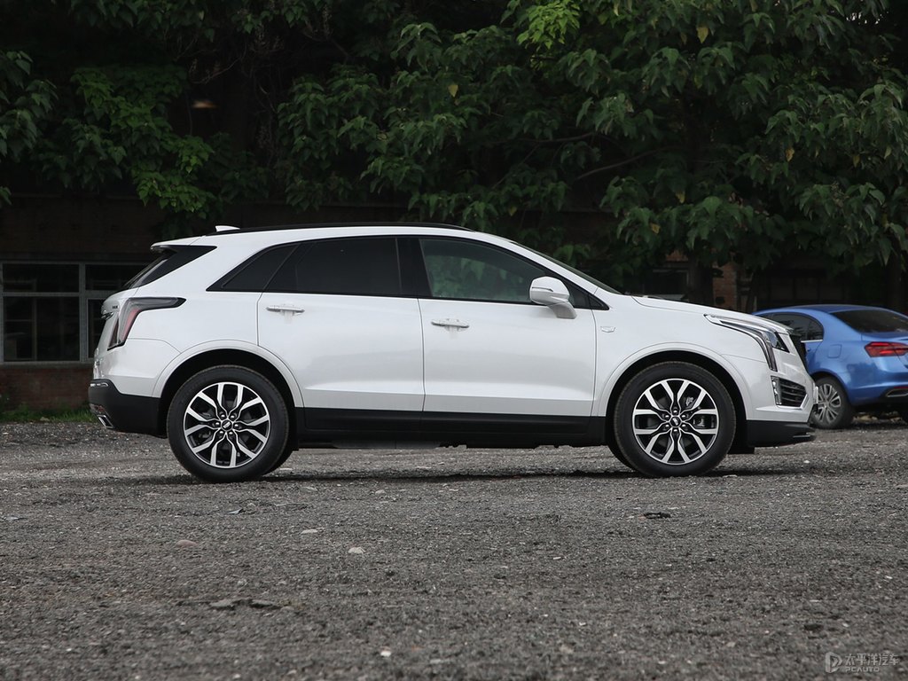 鉆白凱迪拉克XT5整車外觀外觀圖片