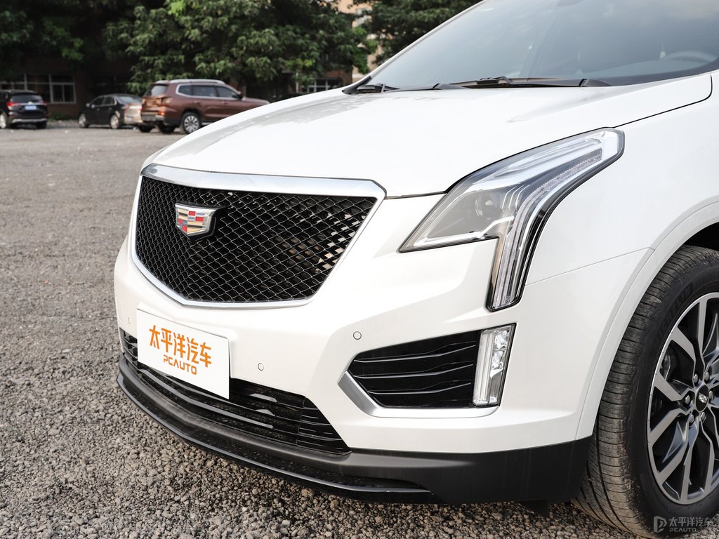 鉆白凱迪拉克XT5車頭外觀圖片