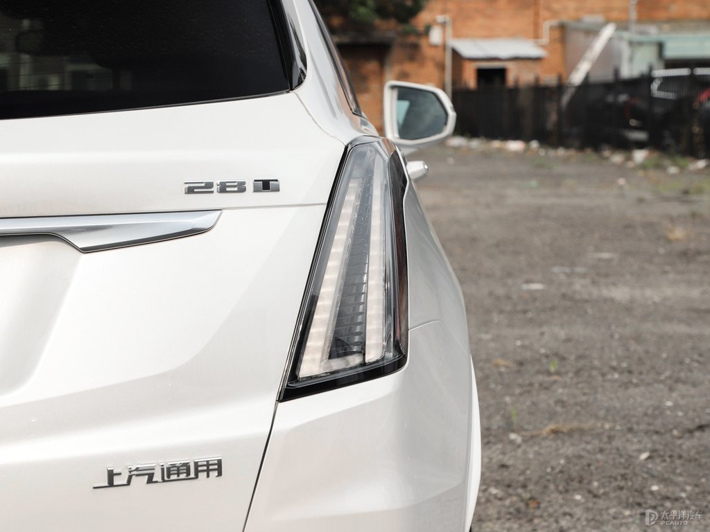 鉆白凱迪拉克XT5車頭外觀圖片