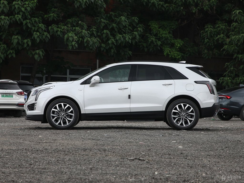 鉆白凱迪拉克XT5整車外觀外觀圖片