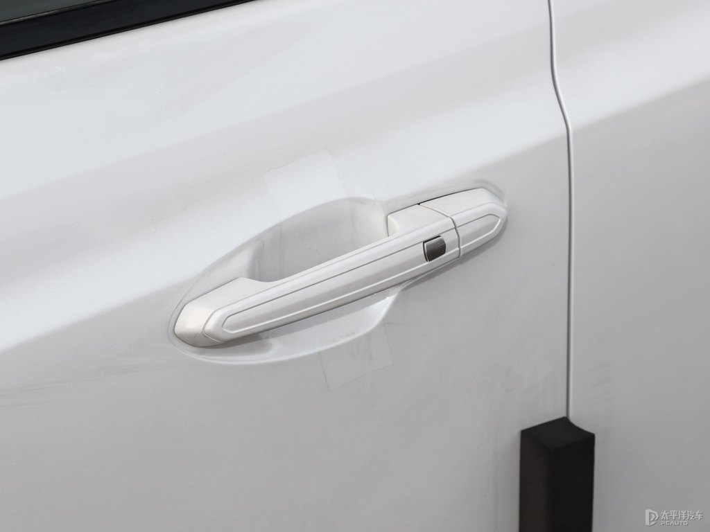 鉆白凱迪拉克XT5車身外觀圖片