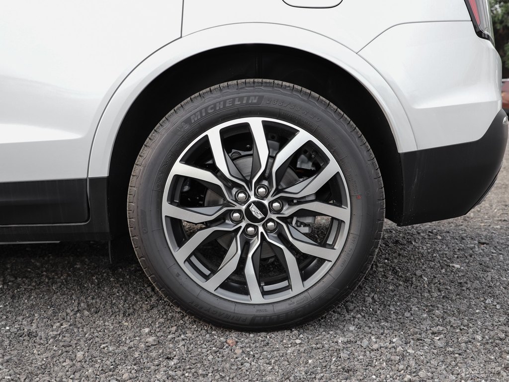 鉆白凱迪拉克XT5車身外觀圖片